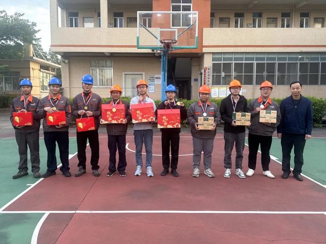 {“title” “长优实业2025年消防技能竞赛活动组织方案”，“content” “为全面提升公司全体员工消防安全意识和应急处置能力，检验各部门消防技能训练成果，长优实业决定组织开展2025年消防技能竞赛活动。现将竞赛组织有关事项安排如下。\n\n一、竞赛组织机构\n本次活动设立竞赛组织委员会，负责竞赛的总体策划、组织协调和裁决工作。组委会主任由公司分管安全生产的副总经理担任，副主任由安全环保部负责人担任，成员包括各生产车间、职能部门负责人及专职安全员。组委会下设竞赛办公室，设在安全环保部，具体负责报
