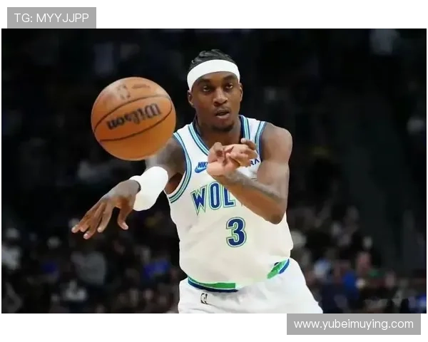 麦克丹尼尔斯半场表现出色9中6砍下15分2篮板3盖帽助力球队攻防稳定